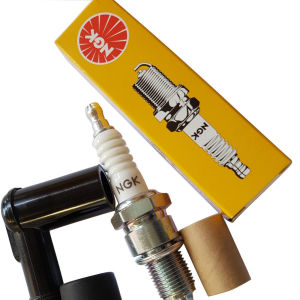 UKSCOOTERS LAMBRETTA NGK SPARK PLUG  AND CAP SUPPRESSOR 90 DEGREE BLACK NEW